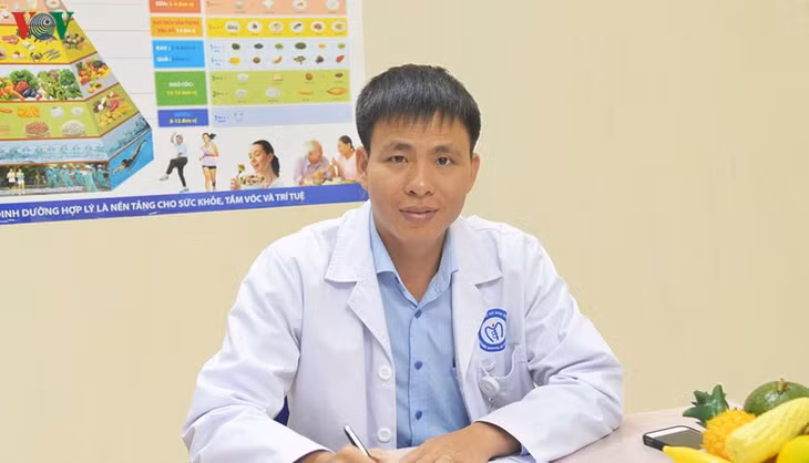 Bác sĩ Nguyễn Trọng Hưng, Trưởng khoa Khám Tư vấn Dinh dưỡng người lớn, Viện Dinh Dưỡng Quốc Gia.