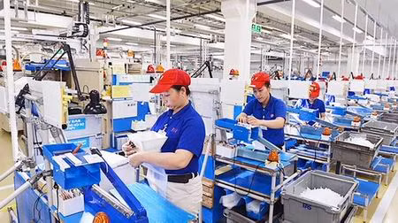 Các trường hợp phải ngừng việc do cách ly, chưa quay trở lại làm việc thì tiền lương của người lao động do hai bên thỏa thuận nhưng không thấp hơn mức lương tối thiểu vùng do Chính phủ quy định.