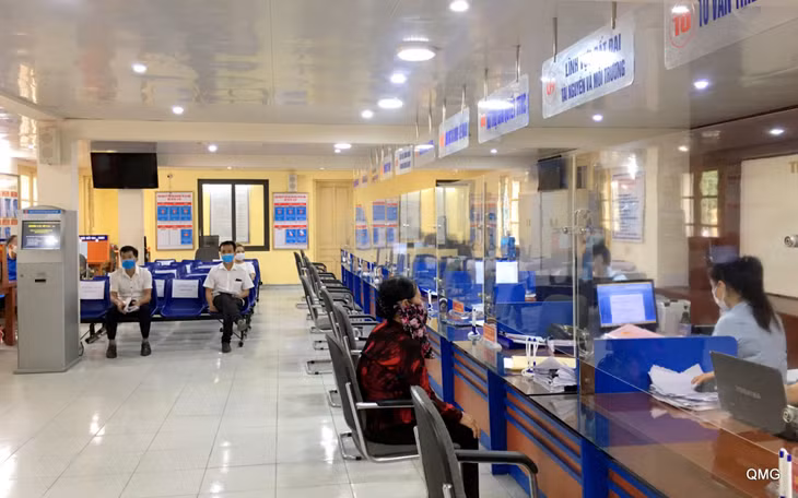 Trung tâm Hành chính công TX Quảng Yên triển khai lắp đặt tạm thời rào chắn ngăn cách, tạo thêm lớp bảo vệ phòng chống dịch 