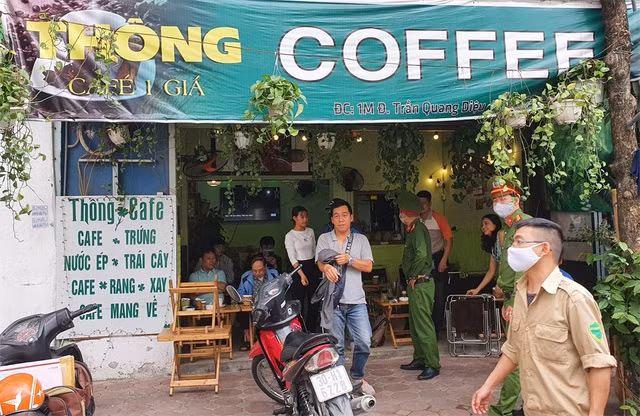 Các cơ sở kinh doanh dịch vụ trên toàn quốc được yêu cầu đình chỉ hoạt động từ 28/3-15/4. (Ảnh: Nguyễn Dương)