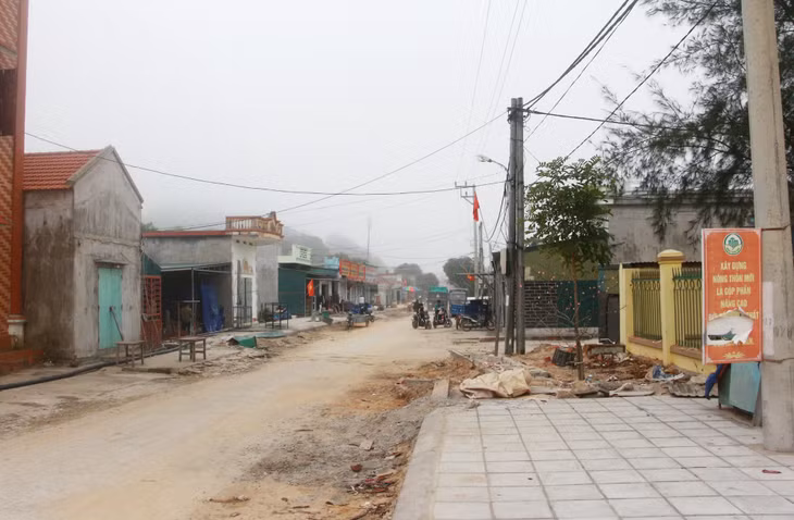 Nhiều hộ gia đình chưa chịu GPMB, gây khó khăn cho chủ đầu tư thực hiện dự án.