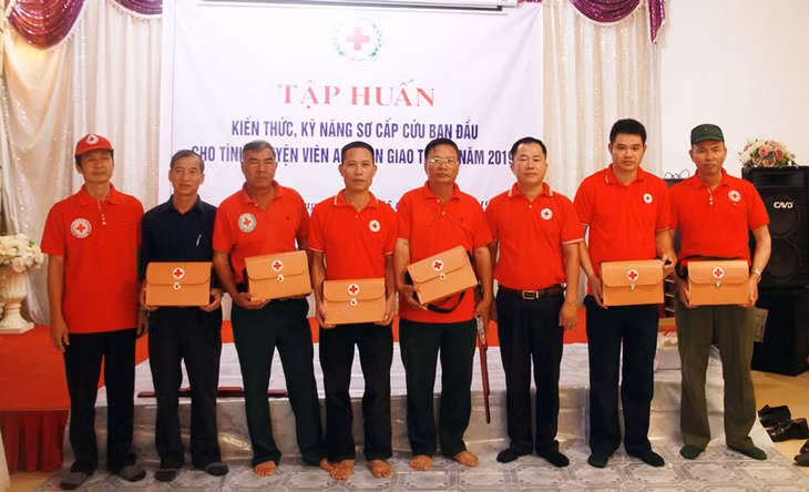 Các Đội TNV sơ cấp cứu được trang bị túi cứu thương cùng các dụng cụ sơ cứu để đáp ứng yêu cầu sơ cấp cứu khi có tai nạn xảy ra.