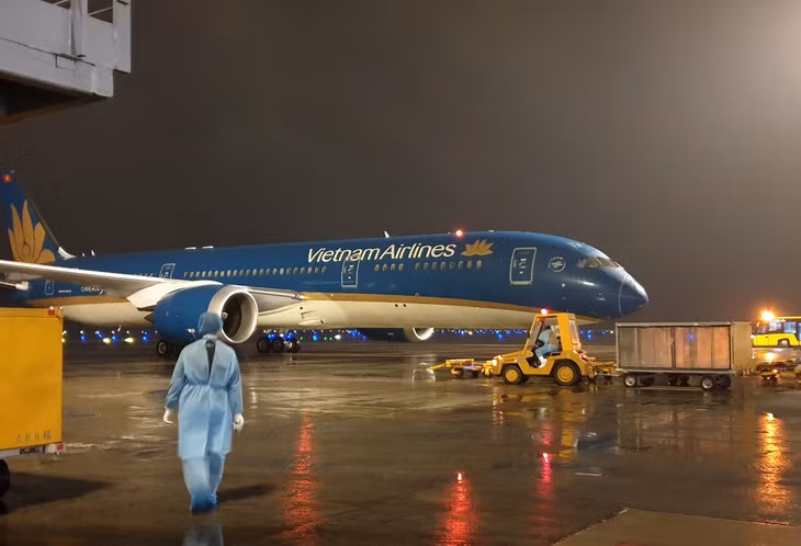 Máy bay đậu tại khu vực cách ly riêng