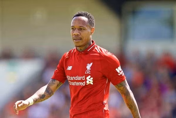  Clyne không còn nằm trong kế hoạch của Liverpool.