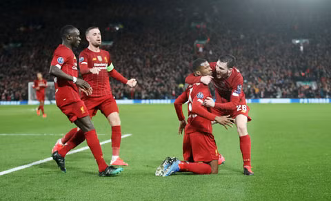 Các cầu thủ Liverpool chỉ còn cách chức vô địch Premier League 2 chiến thắng nữa.