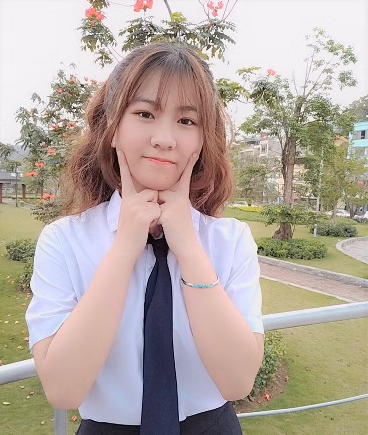 Nữ sinh lớp 11 được mời làm việc tại FPT vì lập kỷ lục học chương trình trực tuyến.