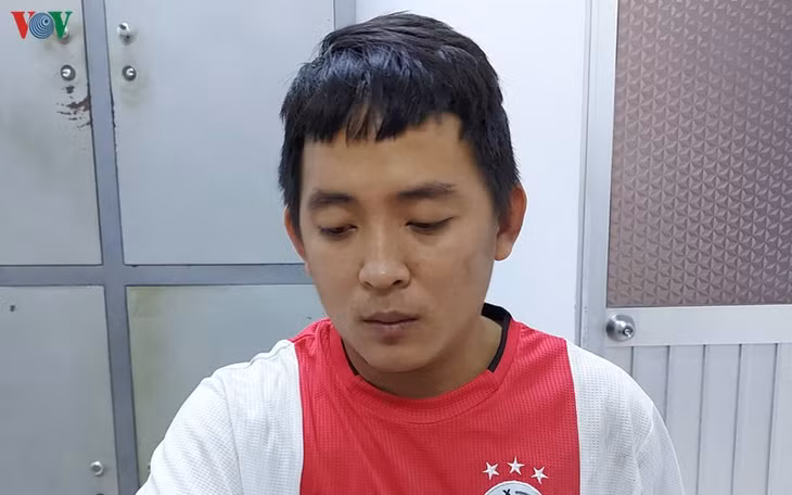 Phan Minh Hiếu tại cơ quan Công an khi bị bắt quả tang đang nhận tiền