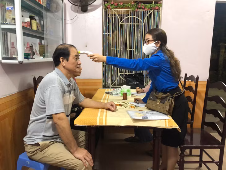 ĐVTN tham gia tổ công tác khám sức khỏe toàn dân trên địa bàn
