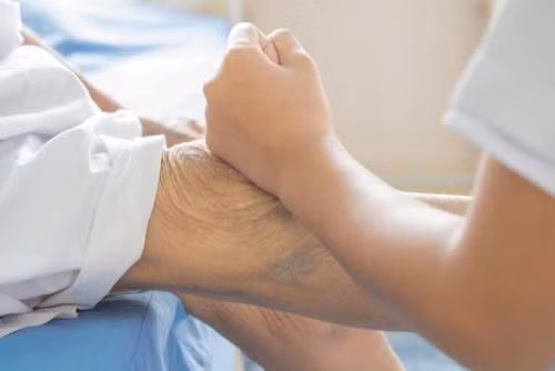 Lứa tuổi thường bị bệnh viêm khớp dạng thấp nhiều nhất là 30 - 50