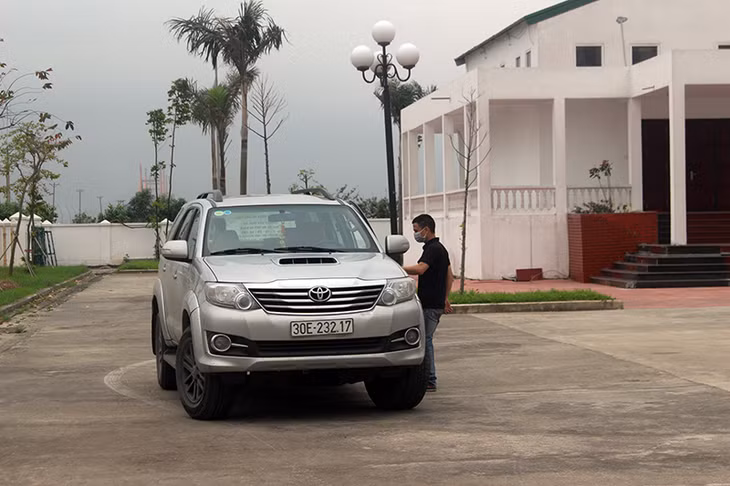 Phương tiện xe ô tô 7 chỗ mang BKS: 30E-232.17 do anh Hoàng Thanh Tùng điều khiển hướng Hà Nội - Quảng Ninh.