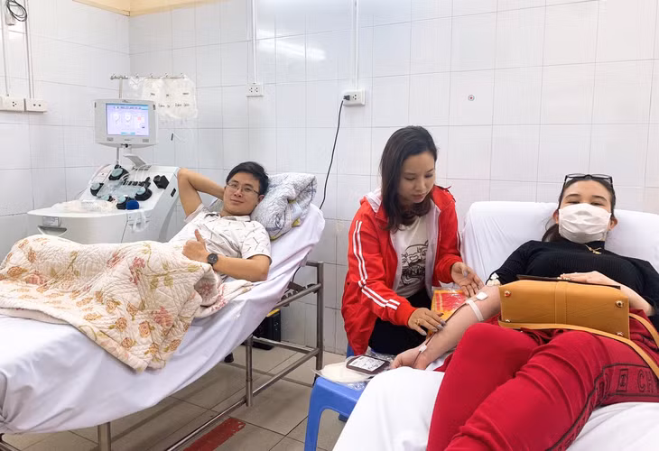 Vận động các tình nguyện viên tham gia hiến máu góp phần cứu sống người bệnh.