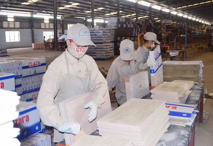 Sản xuất tại Công ty CP gốm màu Hoàng Hà (Công ty CP Tập đoàn Hoàng Hà).