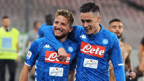 Ngay cả các cầu thủ tấn công như Callejon (phải) và Mertens cũng vui vẻ tham gia phòng ngự dưới thời Gattuso