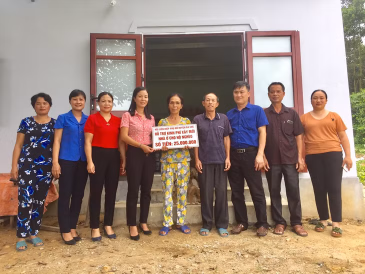 Hội LHPN huyện Ba Chẽ hỗ trợ kinh phí xây mới nhà ở cho hội viên phụ nữ nghèo tại khu 5, thị trấn Ba Chẽ