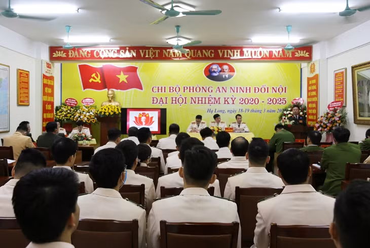 Đại hội chi bộ phòng An ninh đối nội
