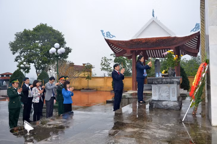 Đồng chí Đỗ Thị Hoàng, Phó Bí thư Thường trực Tỉnh ủy chúc tết tại TP Móng Cái ảnh 9 Đồng chí Đỗ Thị Hoàng, Phó Bí thư Thường trực Tỉnh ủy chúc tết tại TP Móng Cái ảnh 9