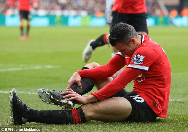 Van Persie gặp hạn