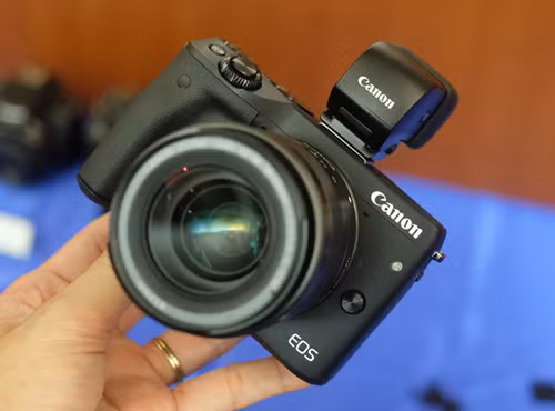 Canon EOS M3. Ảnh: Tuấn Hưng.