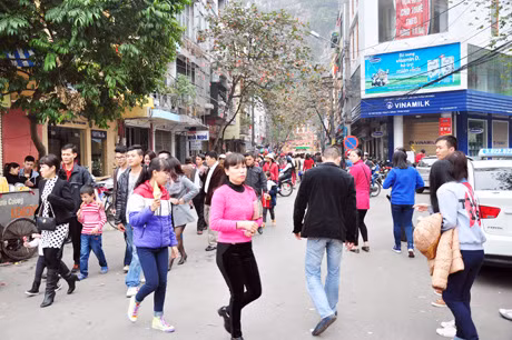Ngay trong ngày đầu năm mới Ất Mùi hàng chục nghìn người đổ về chùa Long Tiên đi lễ đầu năm