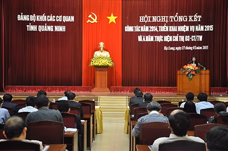 Quang cảnh cuộc họp.