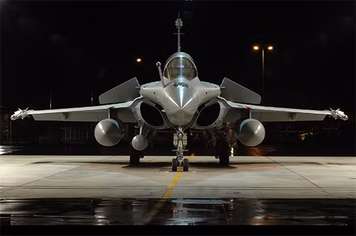 Máy bay chiến đấu Rafale.