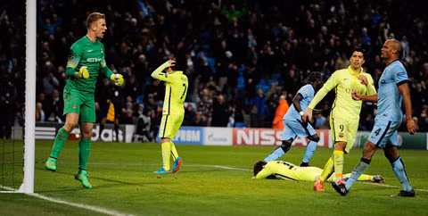  Messi thất vọng khi sút trượt penalty