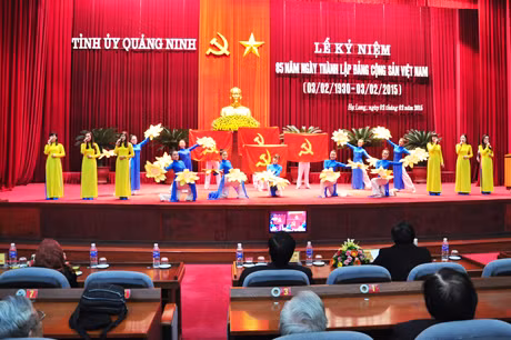 Tiết mục văn nghệ chào mừng tại Lễ kỷ niệm.