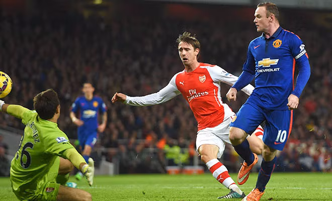 Arsenal, Man United đang ganh đua khốc liệt cùng 3 đội bóng khác cho hai tấm vé còn lại dự Champions League.