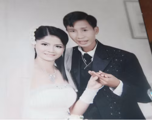 Ảnh cưới của vợ chồng Thượng úy Đinh Văn Dương.