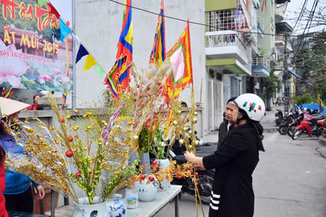 Hay mua cành lộc may mắn.