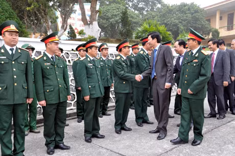 Đồng chí Nguyễn Văn Đọc và đoàn công tác thăm, và chúc Tết cán bộ chiến sĩ Lữ đoàn 242.