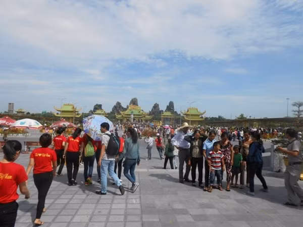  Hàng trăm ngàn người đã đổ về khu du lịch Đại Nam trong tháng 11 và 12.2014 vừa qua
