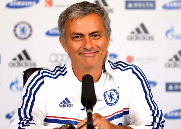 Mourinho luôn làm chủ phòng họp báo