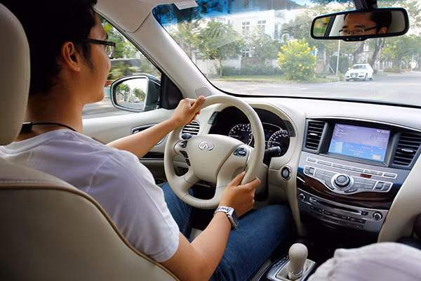 Một tư thế ngồi thoải mái, đặt chân đúng chỗ giúp tài xế xử lý tình huống tốt hơn