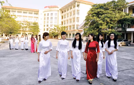 Rạng ngời sức trẻ sinh viên Trường Đại học Hạ Long.