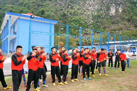 Các cầu thủ ThanQuảng Ninh hồ hởi trong buổi tập luyện đầu tiên sau kỳ nghỉ Tết.