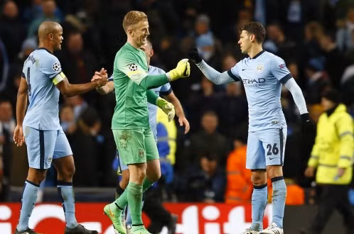 Các cầu thủ Manchester City sau trận thua Barca. Ảnh: Reuters