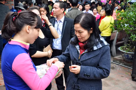 Đầu năm mua muối may mắn.