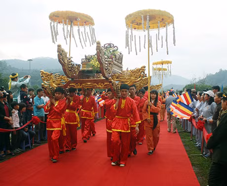 Màn rước lễ trong Lễ khai Hội Xuân Yên Tử 2015