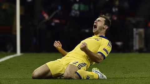 Ivanovic ghi bàn thắng quan trọng cho Chelsea trên sân khách
