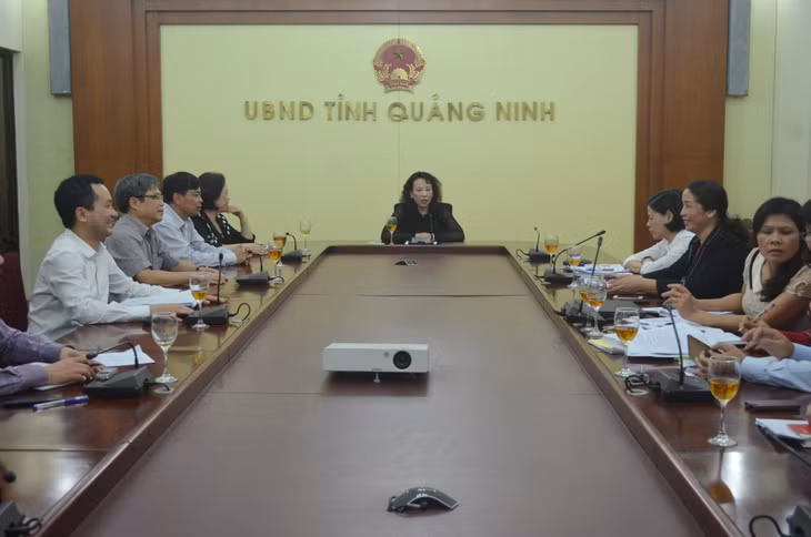 Đồng chí Phó Chủ tịch UBND tỉnh Vũ Thị Thu Thủy phát biểu kết luận cuộc họp.