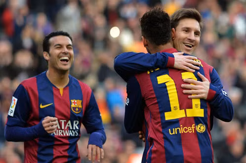  Messi ăn mừng bàn thắng cùng Neymar và Pedro - Ảnh: Reuters