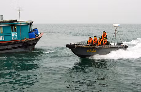 Đội tàu Đồn Biên phòng đảo Trần tuần tra bảo vệ ANTT trên biển trong dịp Tết Nguyên đán Ất Mùi.