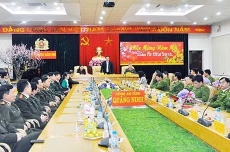 Đồng chí Phạm Minh Chính, Bí thư Tỉnh ủy thăm, chúc tết cán bộ chiến sĩ công an tỉnh