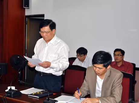Đồng chí Nguyễn Như Hiền, Phó Chủ tịch Thường trực HĐND tỉnh phát biểu tại cuộc họp