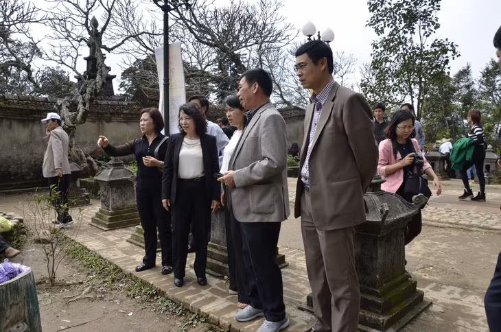 Phó Chủ tịch UBND tỉnh Vũ Thị Thu Thủy kiểm tra công tác chuẩn bị Lễ hội Xuân Yên Tử 2015 ảnh 1