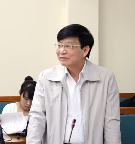 Đồng chí Nguyễn Mạnh Hà, Giám đốc Sở Công Thương báo cáo về việc triển khai nội dung theo các Thông báo 108 và 235.