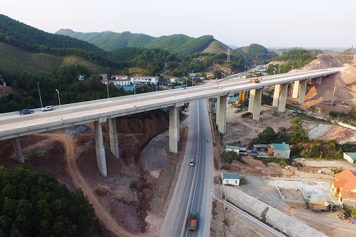 Cầu vượt Cầm Hải, cao tốc Hạ Long - Vân Đồn