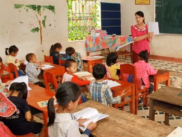 Hàng trăm giáo viên đang chờ phương án của Ủy ban nhân dân huyện Krông Pắc. (Ảnh minh họa: Trung Kiên/TTXVN)