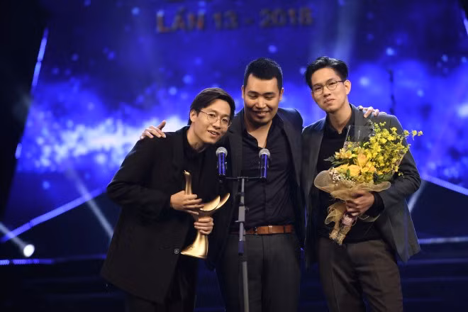 … và ban nhạc Ngọt cũng vậy, với các giải Bài hát của năm và Nghệ sĩ mới của năm